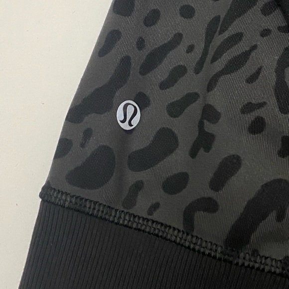 Lululemon namaskar hoodie sz 2 - Picture 7 of 7